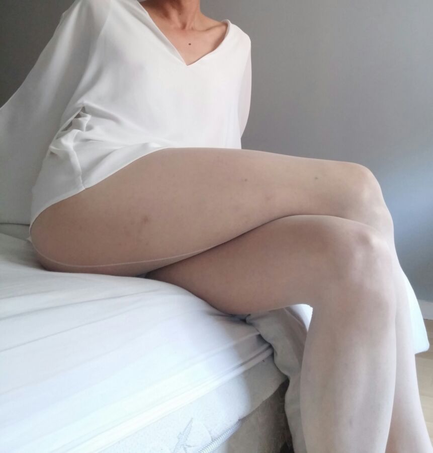 Free porn pics of Collants blancs coutures... Seamed white pantyhose 4 of 10 pics