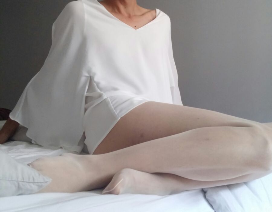 Free porn pics of Collants blancs coutures... Seamed white pantyhose 5 of 10 pics