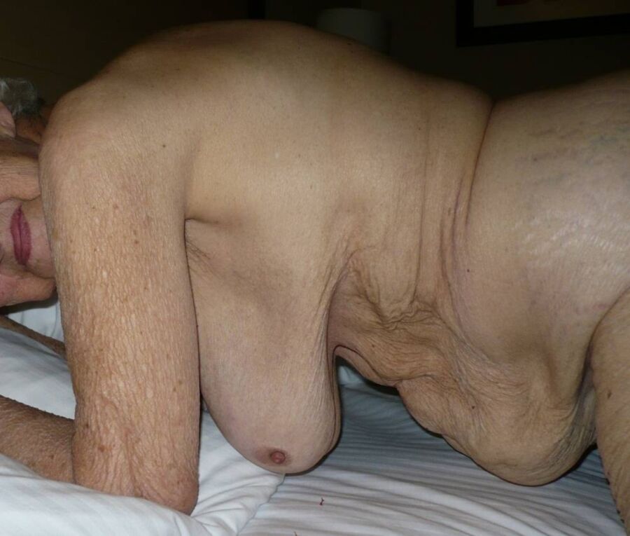 Frauenpenis Oma Rothaarige Fisten