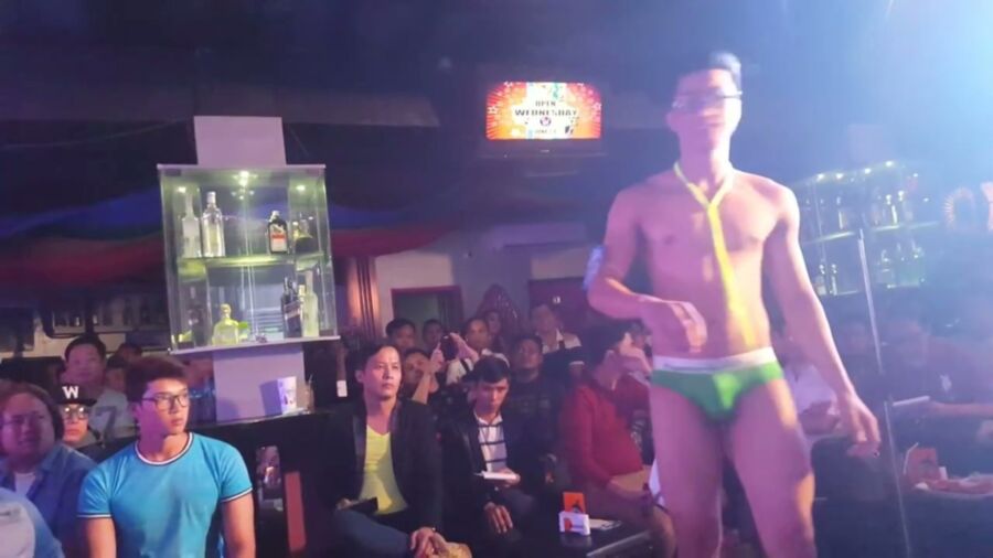 Free porn pics of Asian boys stripshow 14 of 100 pics