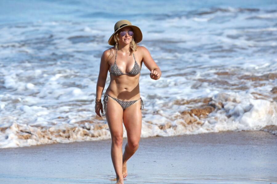 Free porn pics of Hilary Duff in bikini 21 of 25 pics