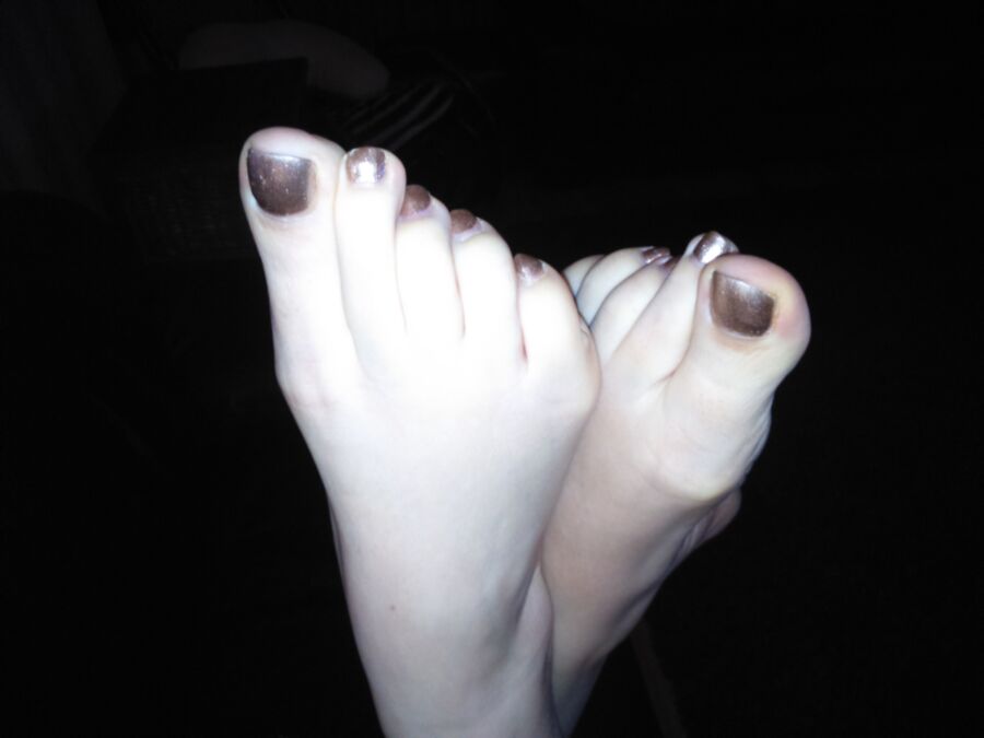 Free porn pics of wife poses her toes 8 of 25 pics