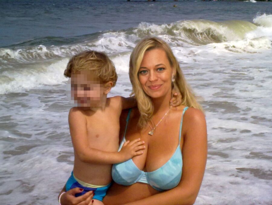 EBONY MILF CATCHES HER HUSBAND CHEATING AND JOINS IN Pics of mature models