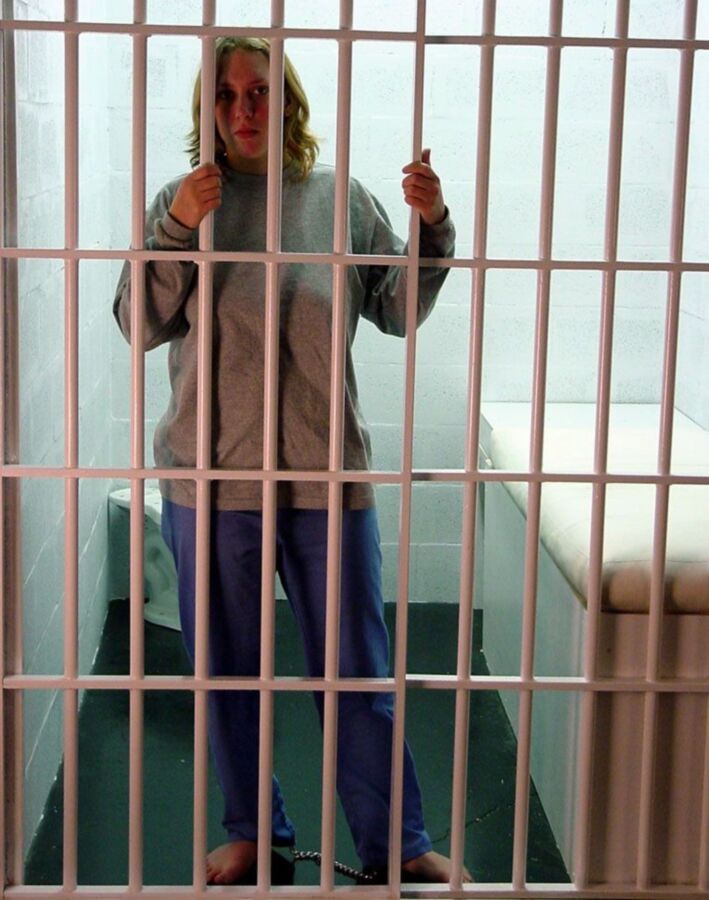 Free porn pics of Female prisoner - Insassin in Zelle 3 of 5 pics
