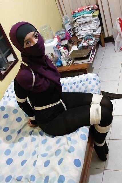 Free porn pics of Hijabi Bondage 6 of 21 pics