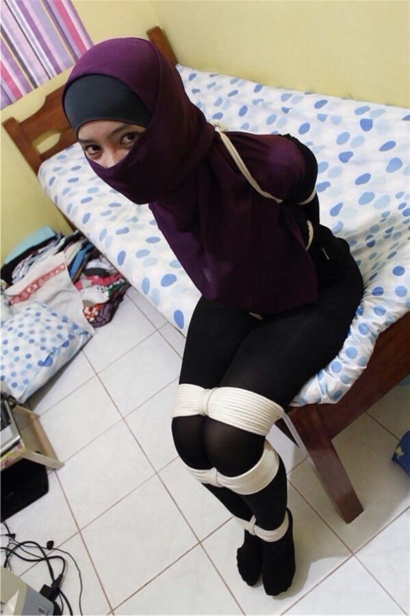 Free porn pics of Hijabi Bondage 7 of 21 pics