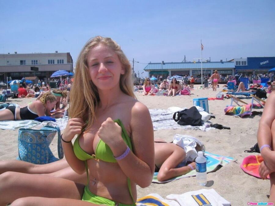 Free porn pics of young teen sluts with big boobs 19 of 268 pics