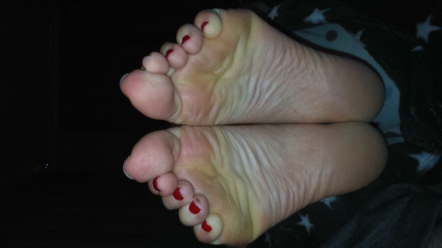 Free porn pics of red toes 6 of 8 pics