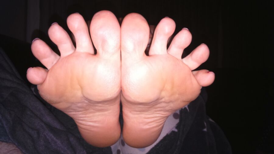Free porn pics of red toes 4 of 8 pics