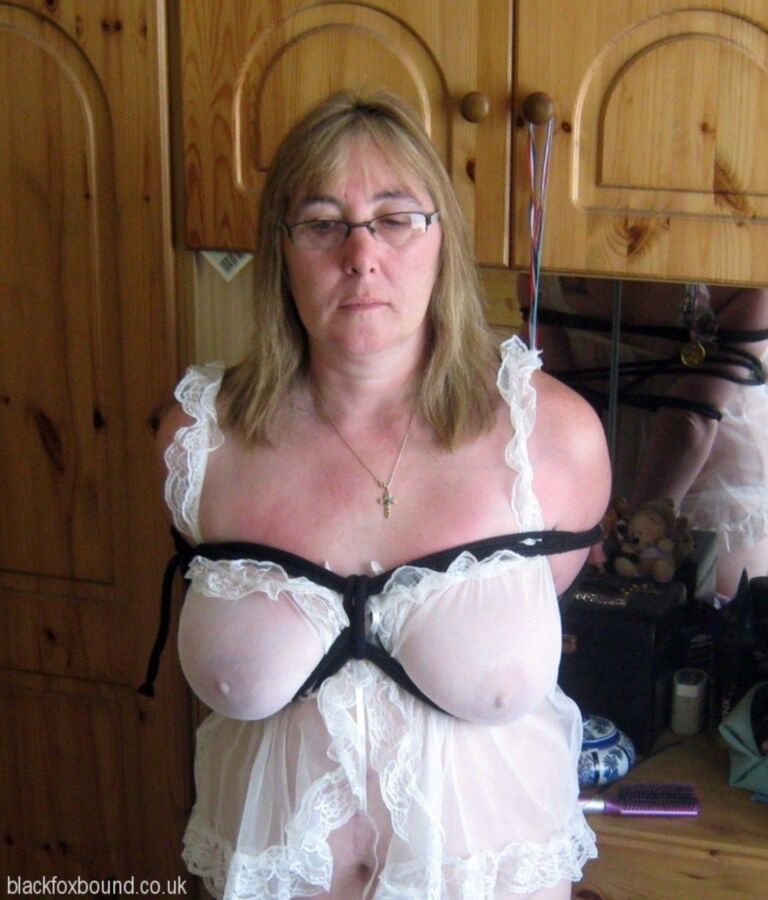 Gilfs in bondage