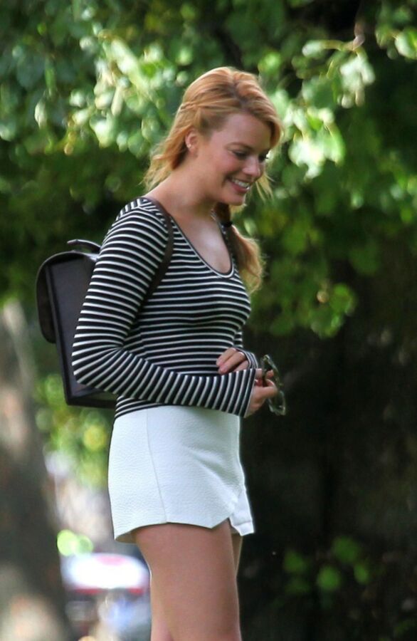 Free porn pics of Margot Robbie - Short Shorts in London Park 7 of 22 pics