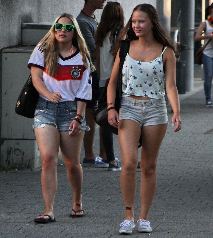 Free porn pics of Geile deutsche Candid Teensäue und Twens zum Vollspritzen 15 of 89 pics