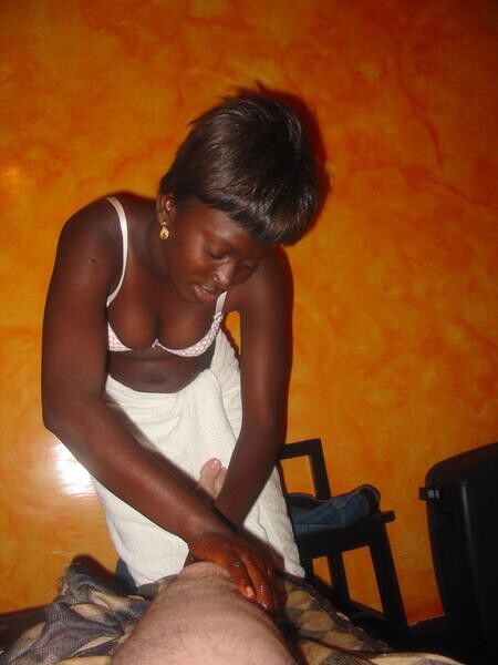 Free porn pics of Senegal - prostituées sénégalaise 21 of 22 pics