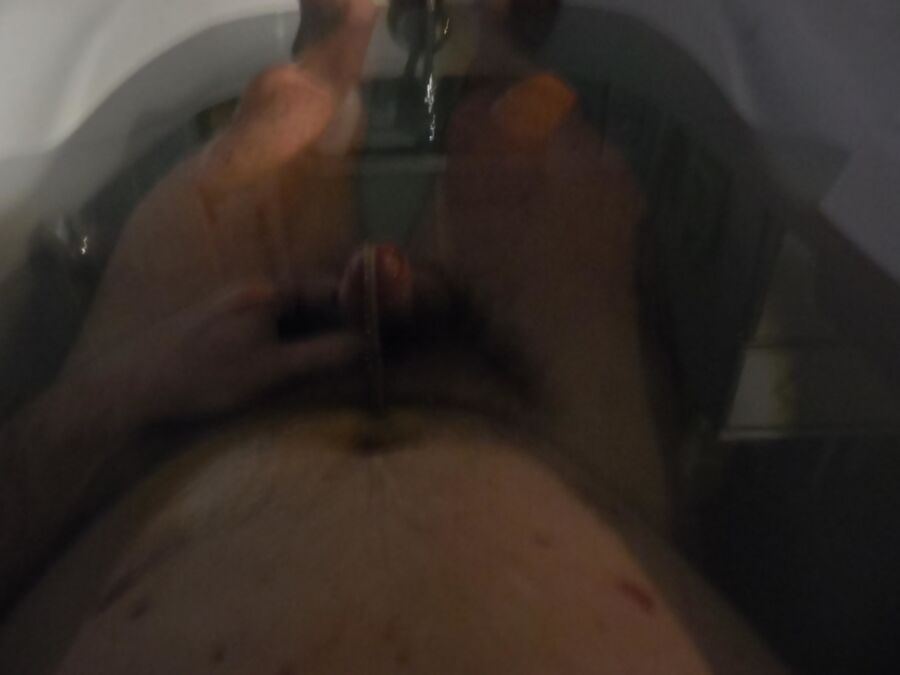 Free porn pics of Piss in bath 8 of 12 pics