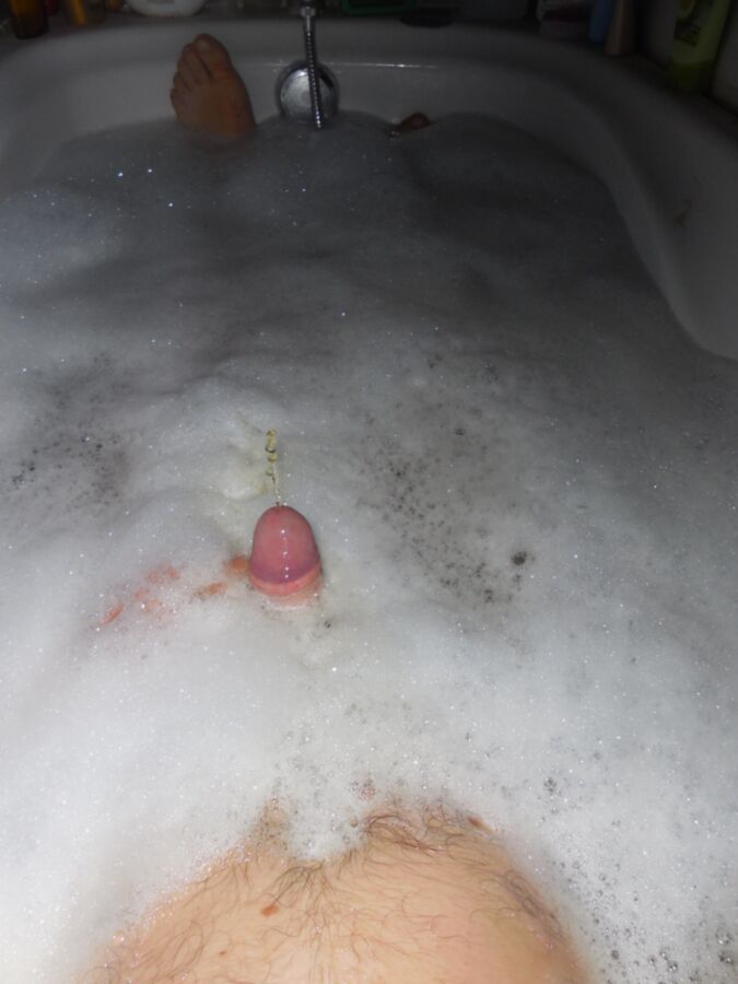 Free porn pics of Piss in bath 4 of 12 pics