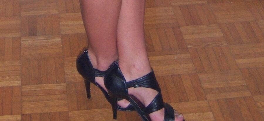 Free porn pics of sexy feet in heels 5 of 5 pics