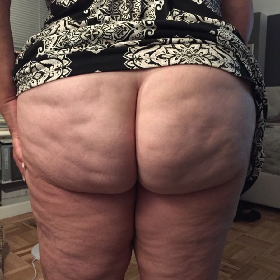 Free porn pics of Big Butt Mom 7 of 11 pics