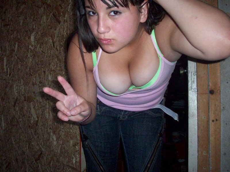 Free porn pics of Cleavage, Boobs, Teen 12 of 30 pics