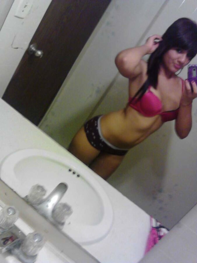 Free porn pics of latina teen selfshot 19 of 86 pics