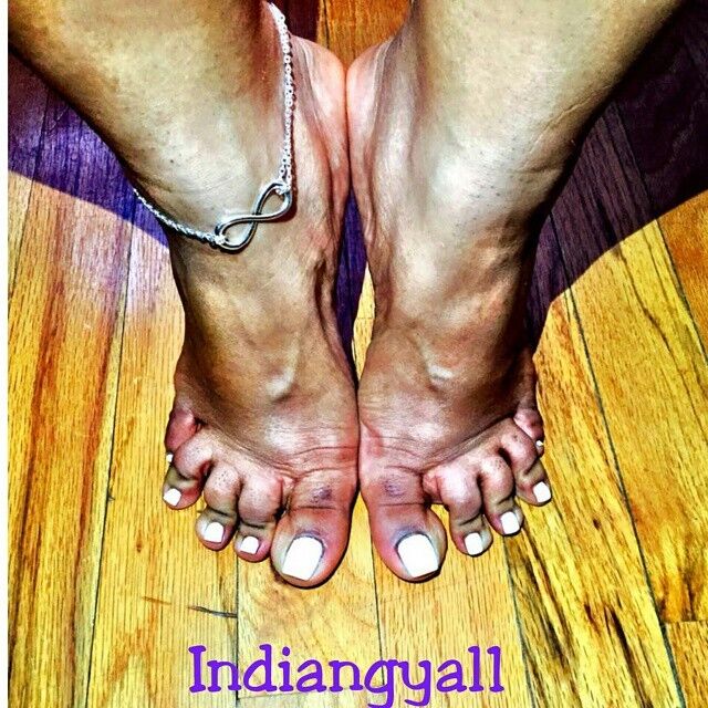 Free porn pics of Indian Gyal feet 20 of 36 pics