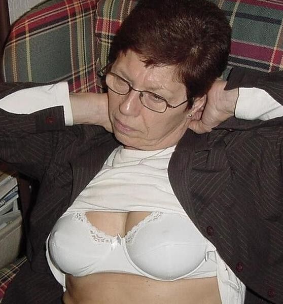 Free porn pics of Downblouse grannies 1 of 866 pics