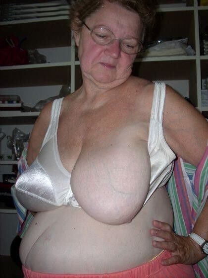 Free porn pics of Downblouse grannies 20 of 866 pics