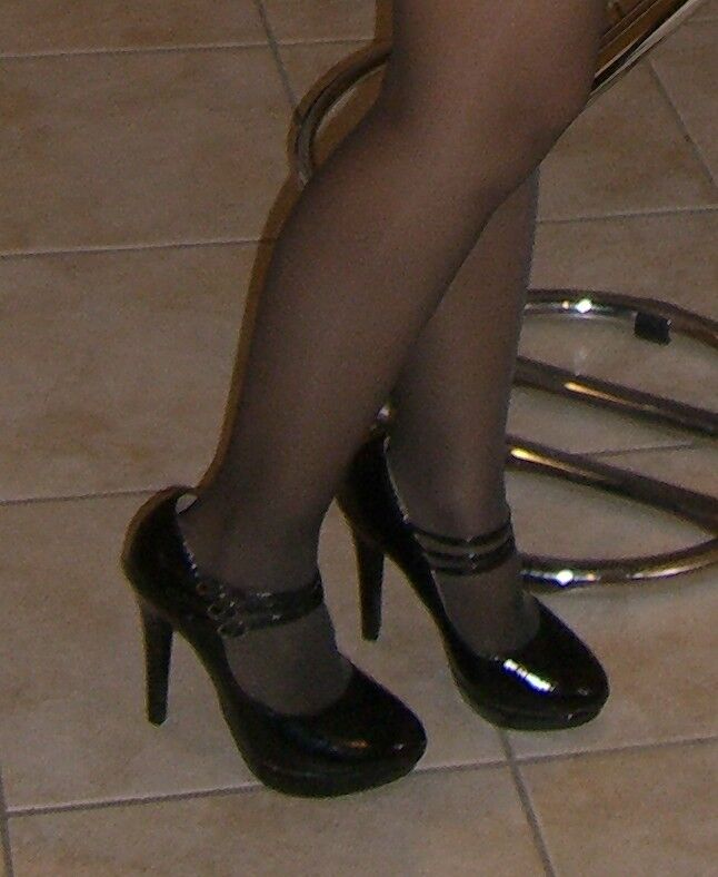 Free porn pics of GFs high heels - my gfs high heels on and off 14 of 15 pics