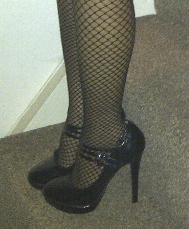 Free porn pics of GFs high heels - my gfs high heels on and off 13 of 15 pics