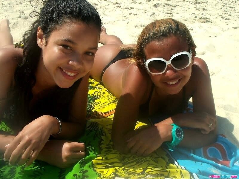 Free porn pics of Brazilian amateur girls in bikini 17 of 40 pics