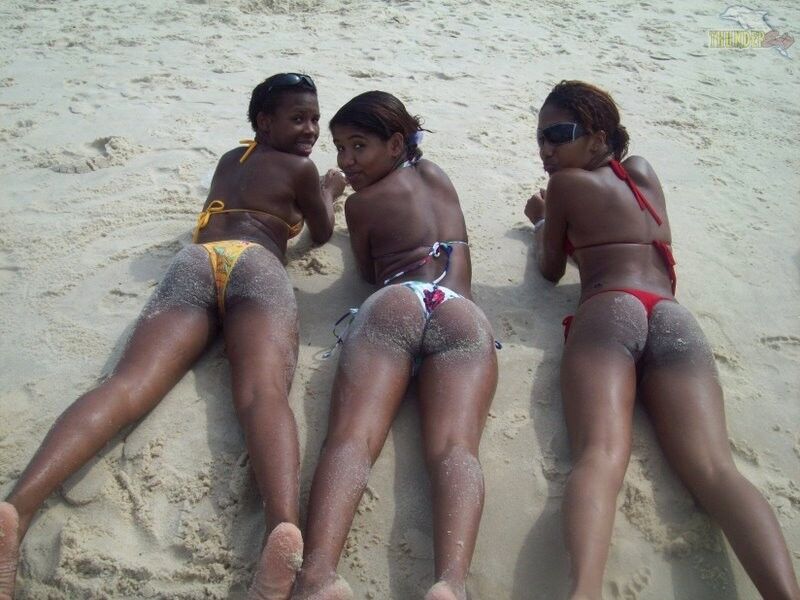 Free porn pics of Brazilian amateur girls in bikini 22 of 40 pics