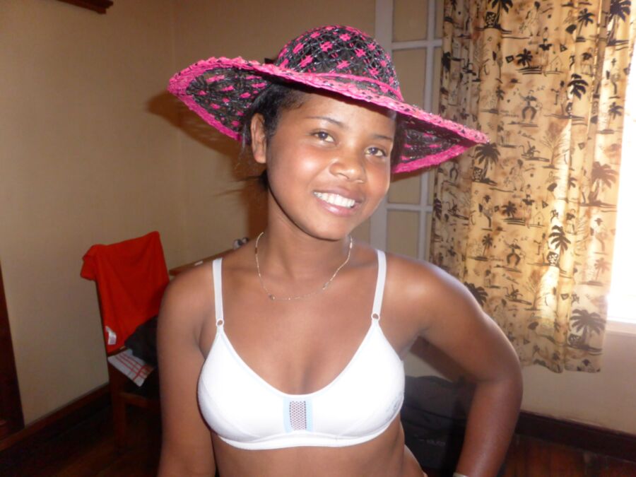 Free porn pics of Madagascar - Malagasy maid soliciting at the hotel 4 of 14 pics