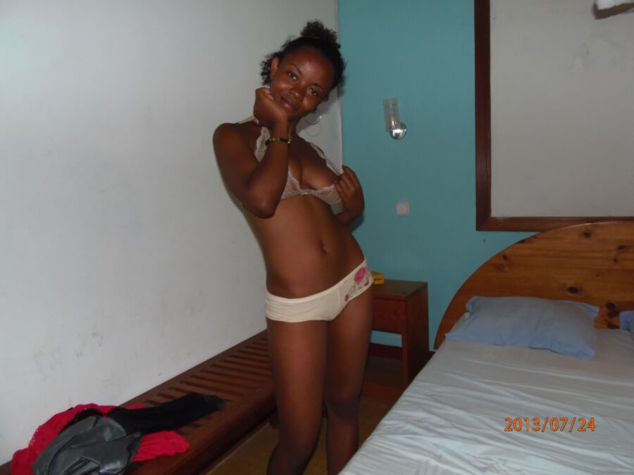 Free porn pics of Madagascar - teen prostitute sucking in short time hotel room 8 of 22 pics
