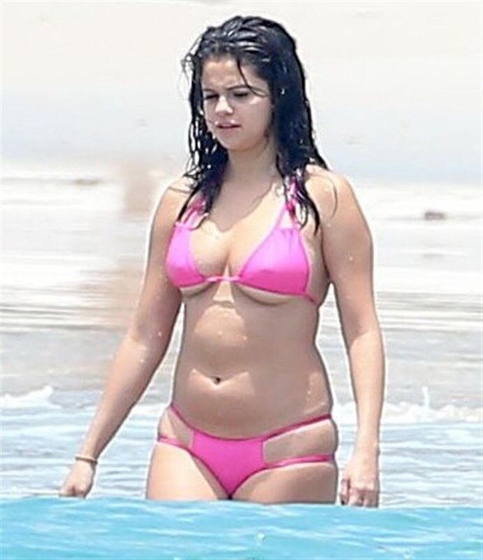 Free porn pics of Selena Gomez shows her nipples 6 of 27 pics