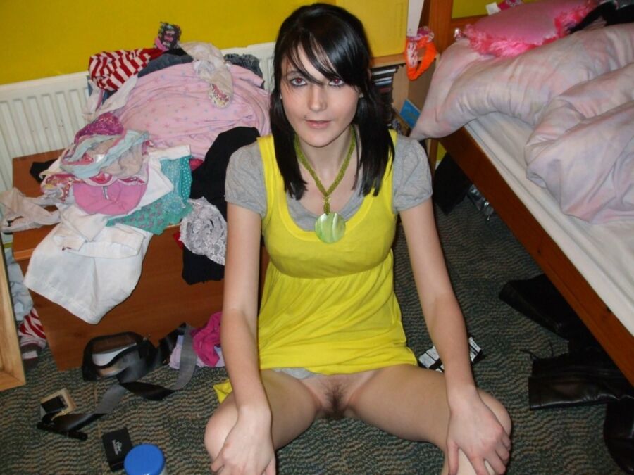 hot chicks sitting on her knees vanessa hudgens hairy pussy
