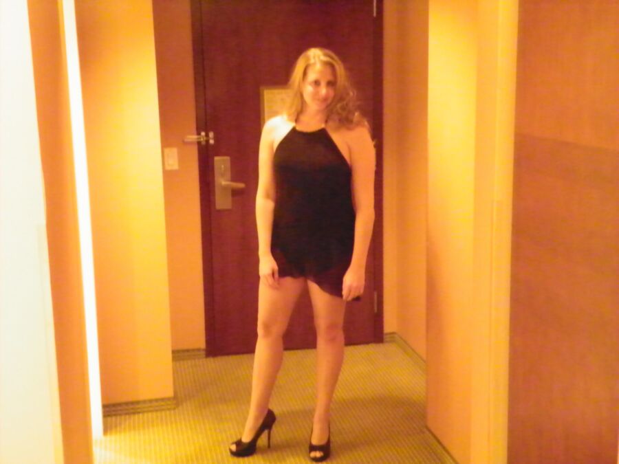 Free porn pics of going out in Las Vegas 5 of 14 pics
