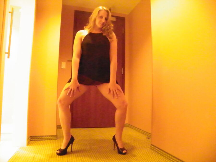 Free porn pics of going out in Las Vegas 6 of 14 pics