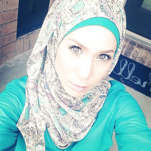 Free porn pics of NORA - horny young hijabi girl 22 of 38 pics