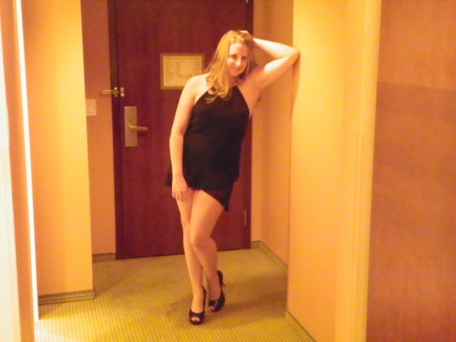 Free porn pics of going out in Las Vegas 3 of 14 pics