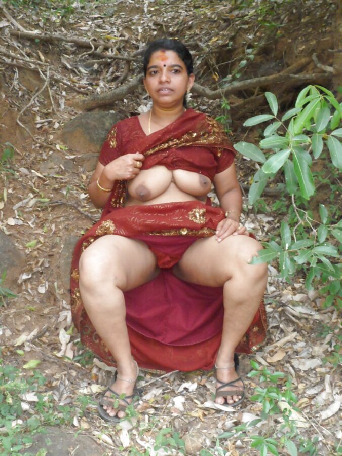 Free porn pics of TAMIL AUNTY BATHING IN RIVER 3 of 12 pics