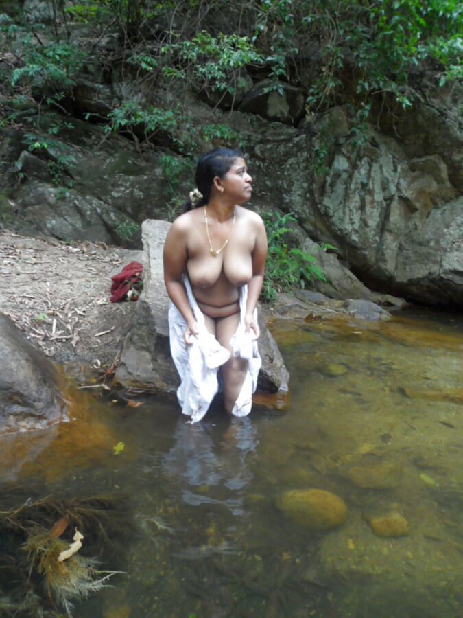 Free porn pics of TAMIL AUNTY BATHING IN RIVER 8 of 12 pics