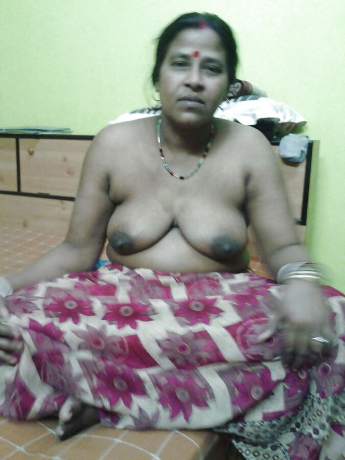 Free porn pics of MATURE INDIAN CHUBBY HOUSEWIFE 4 of 11 pics