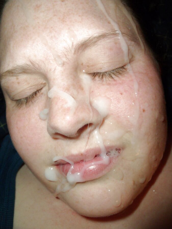 Mädchen mit sperma im gesicht
