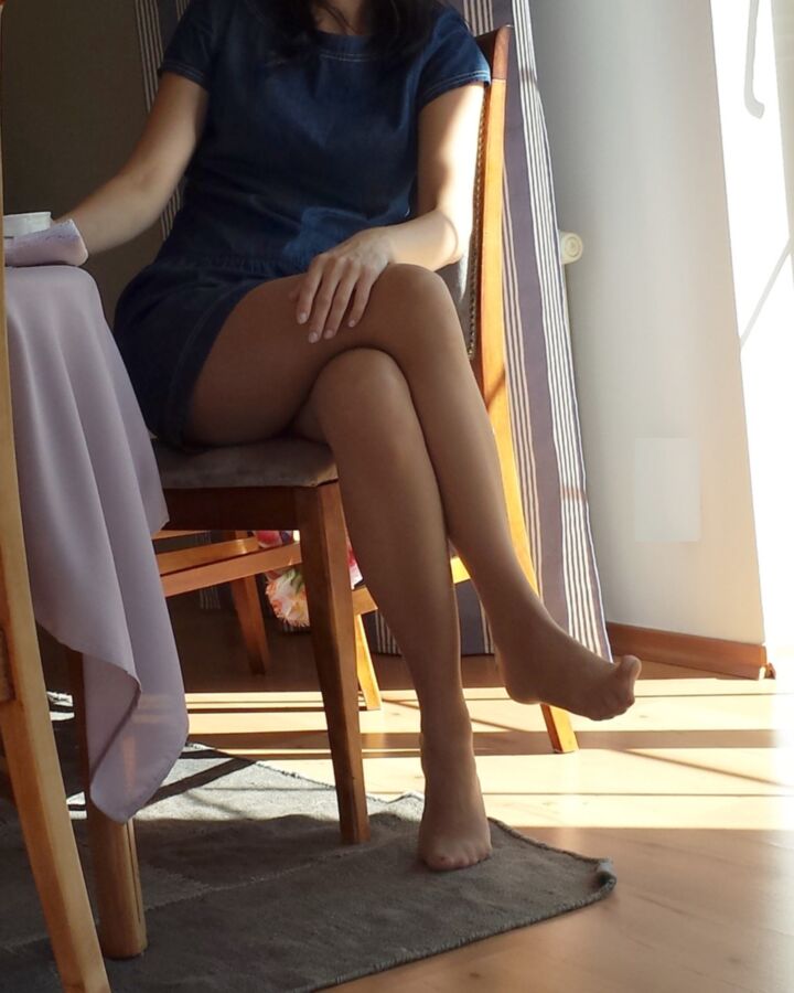 Free porn pics of spy cam on pantyhosed sister in law - what would you do? 1 of 3 pics