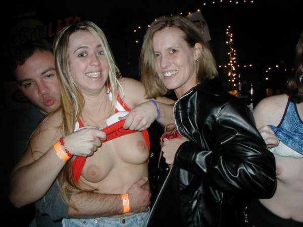 Free porn pics of a night out with friends 24 of 30 pics