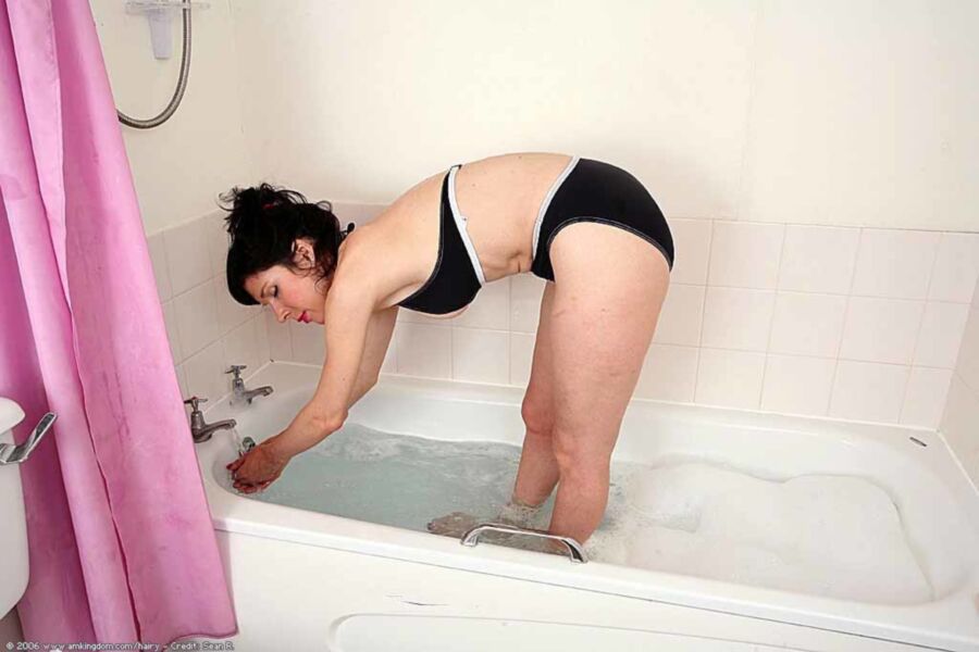 Free porn pics of MILF Lorraine Ward Bath 11 of 291 pics