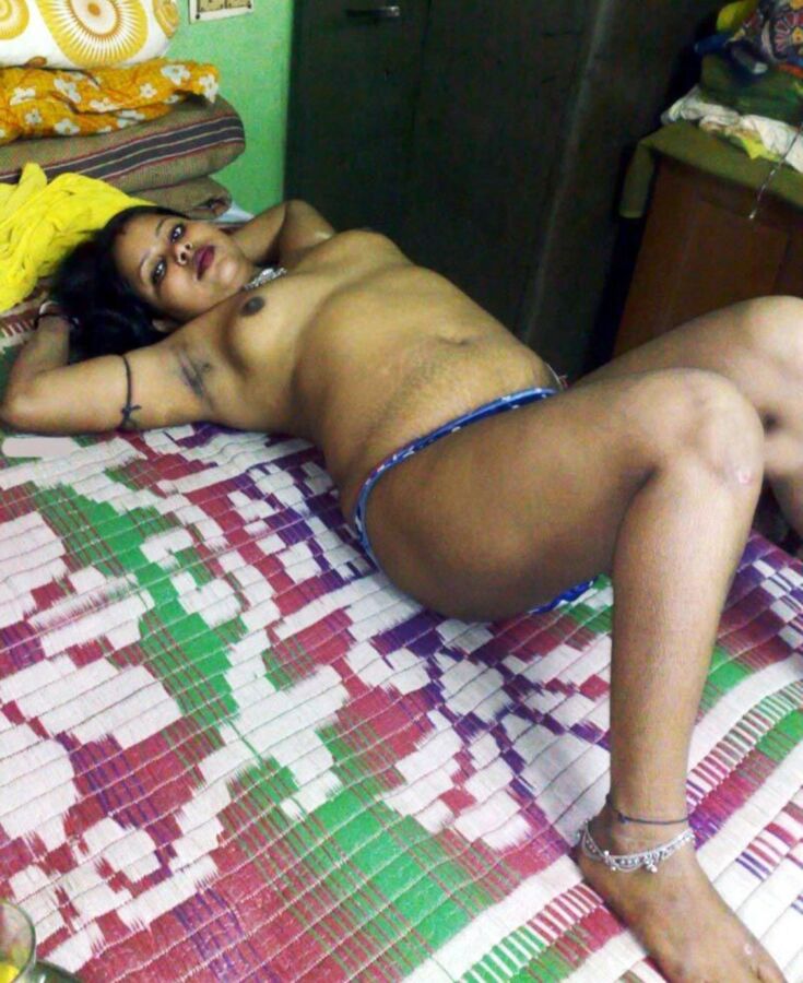 Free porn pics of Bengali Mature Aunty Nude In Yellow Saree 8 of 12 pics
