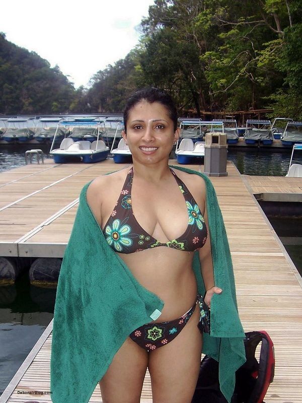 Free porn pics of Indian sexy aunty 15 of 38 pics