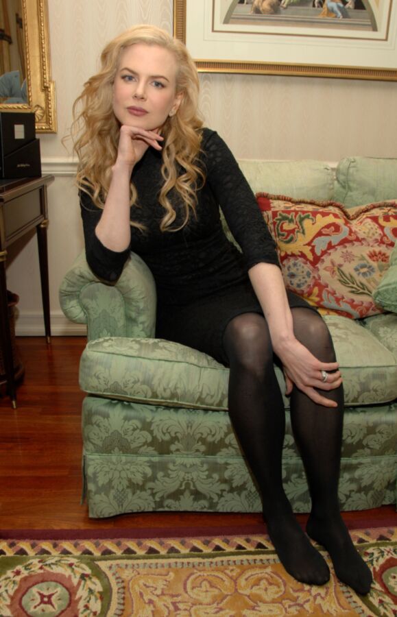 Free porn pics of Nicole Kidman - Sexy Legs and Feet 1 of 8 pics