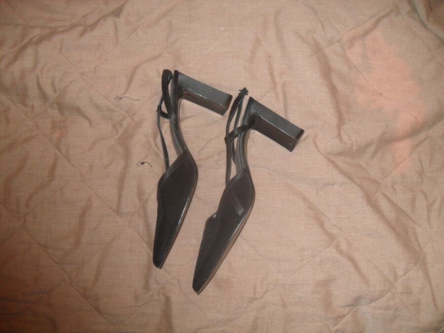 Free porn pics of faldas vestidos guantes medias zapatos 8 of 10 pics
