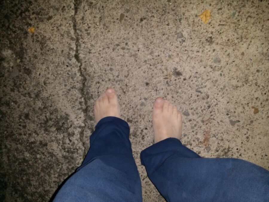 Free porn pics of male feet in white nylon socks 1 of 7 pics